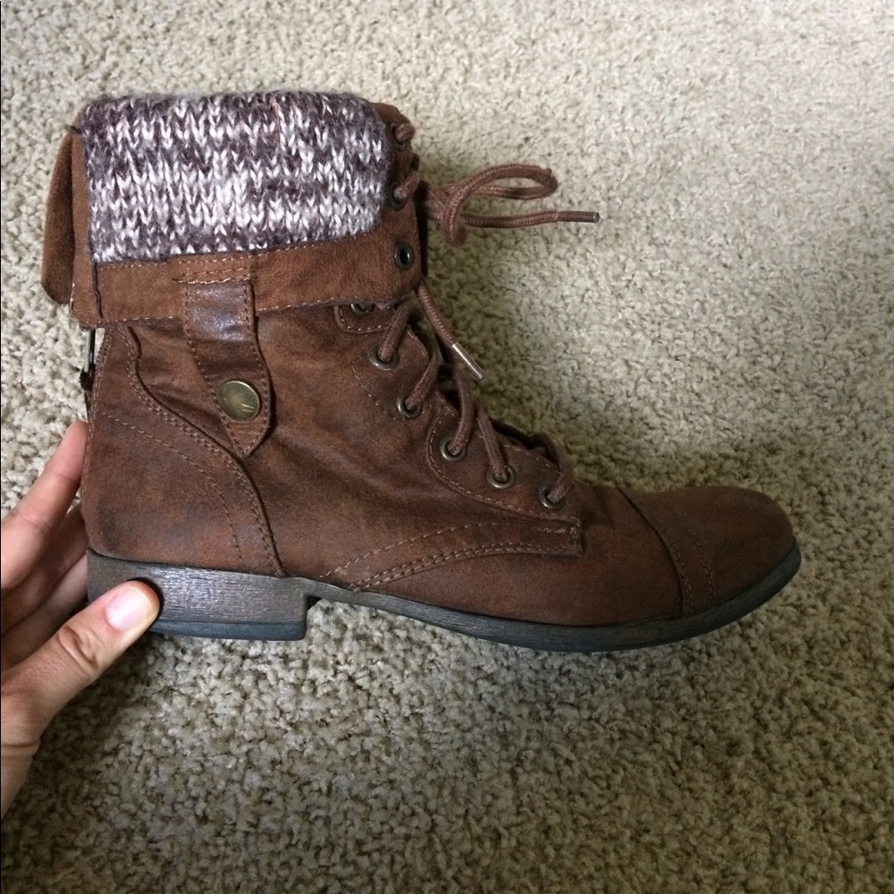 Women’s brown boots